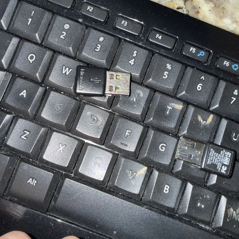 2 Genuine Dell USB W Slim Black Keyboard & Mouse 1 Microsoft Board & Mouse. 5600